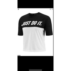 NIKE TOP